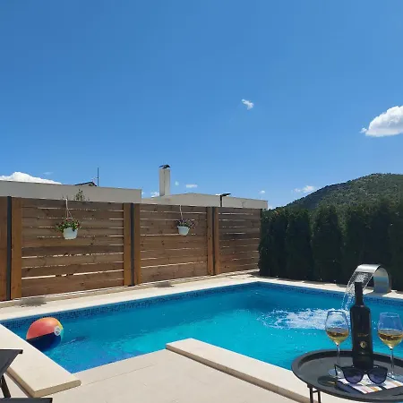 Belitzein With Swimming Pool Villa Šibenik