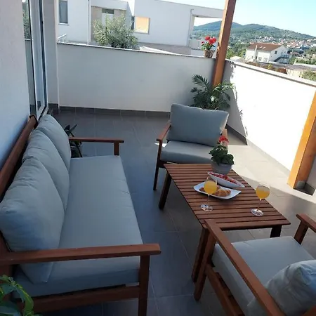 Villa Belitzein With Swimming Pool Šibenik