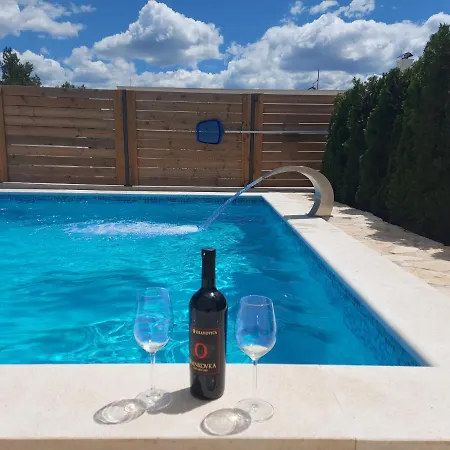Villa Belitzein With Swimming Pool