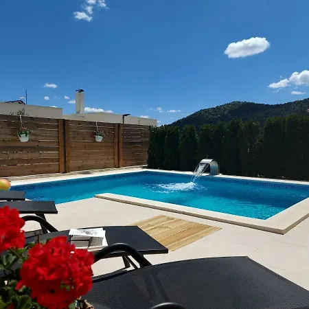 Villa Belitzein With Swimming Pool *