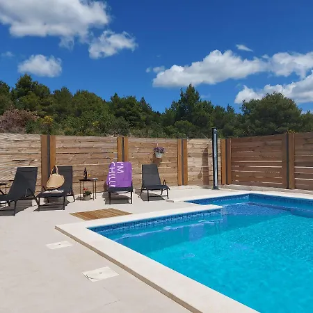 Belitzein With Swimming Pool