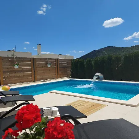 Villa Belitzein With Swimming Pool